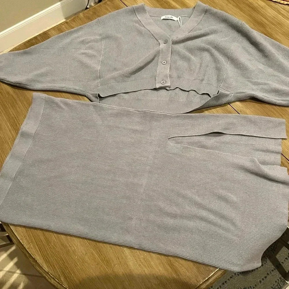 COPY - Caracilia 2 piece Cropped Sweater and Skirt Set NWT
Size XL - Grey - Picture 1 of 9